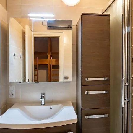 Διαμέρισμα 6 Pers. Avec Balcon Et Acces Direct Aux Pistes A Eaux-bonnes - Fr-1-400-6 Gourette