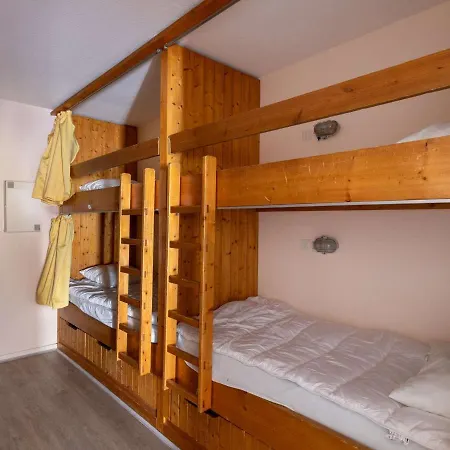 6 Pers. Avec Balcon Et Acces Direct Aux Pistes A Eaux-bonnes - Fr-1-400-6